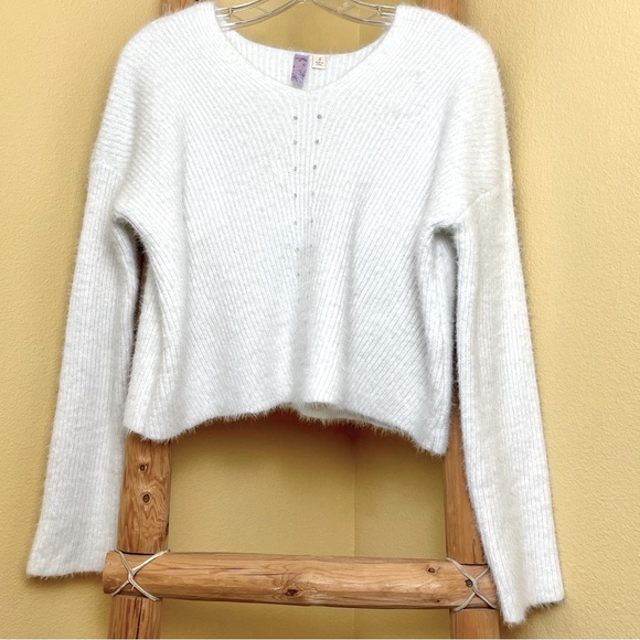 Francesca’s Alya White Cropped Ribbed Knit Long Sleeve Fuzzy Sweater Size Small - Picture 1 of 10